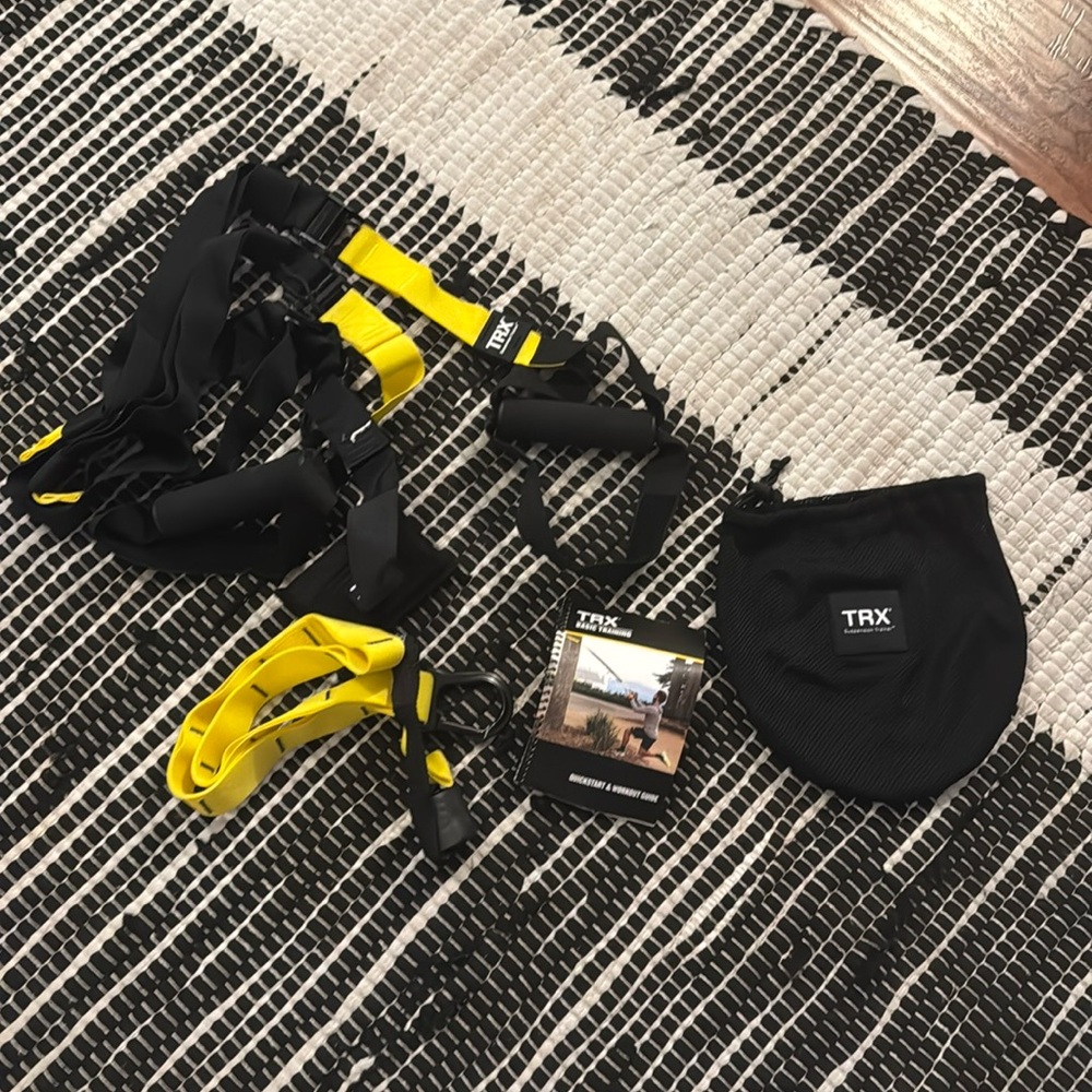 TRX home suspension training set in mesh bag with booklet